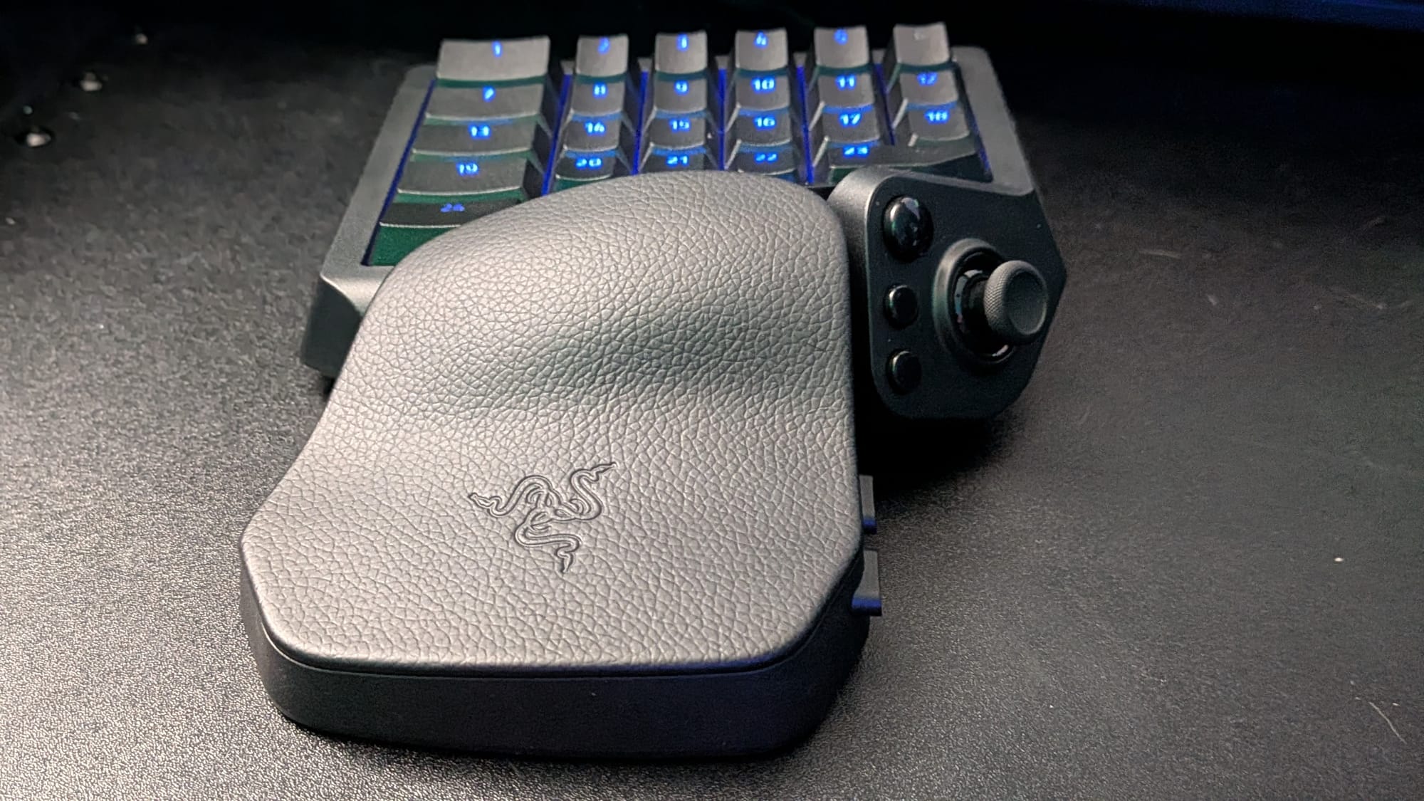 With a comfortable, adjustable wrist rest anyone can settle in for a good time