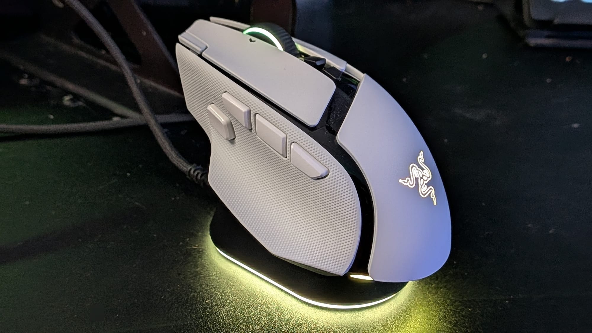 The Mouse Dock V2 Pro doubles as a charging station and a relay point for multiple Razer devices.
