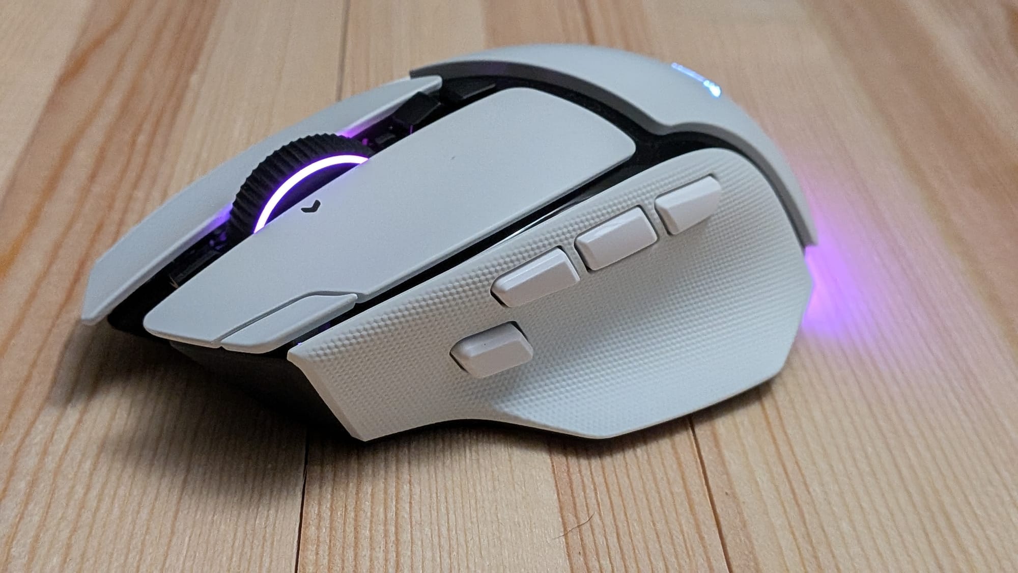 The Basilisk V4 Pro's ergonomic design ensures the most comfortable experience possible.