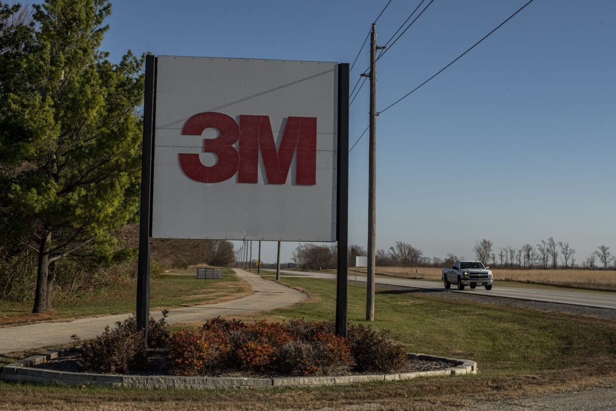 An office sign for 3M