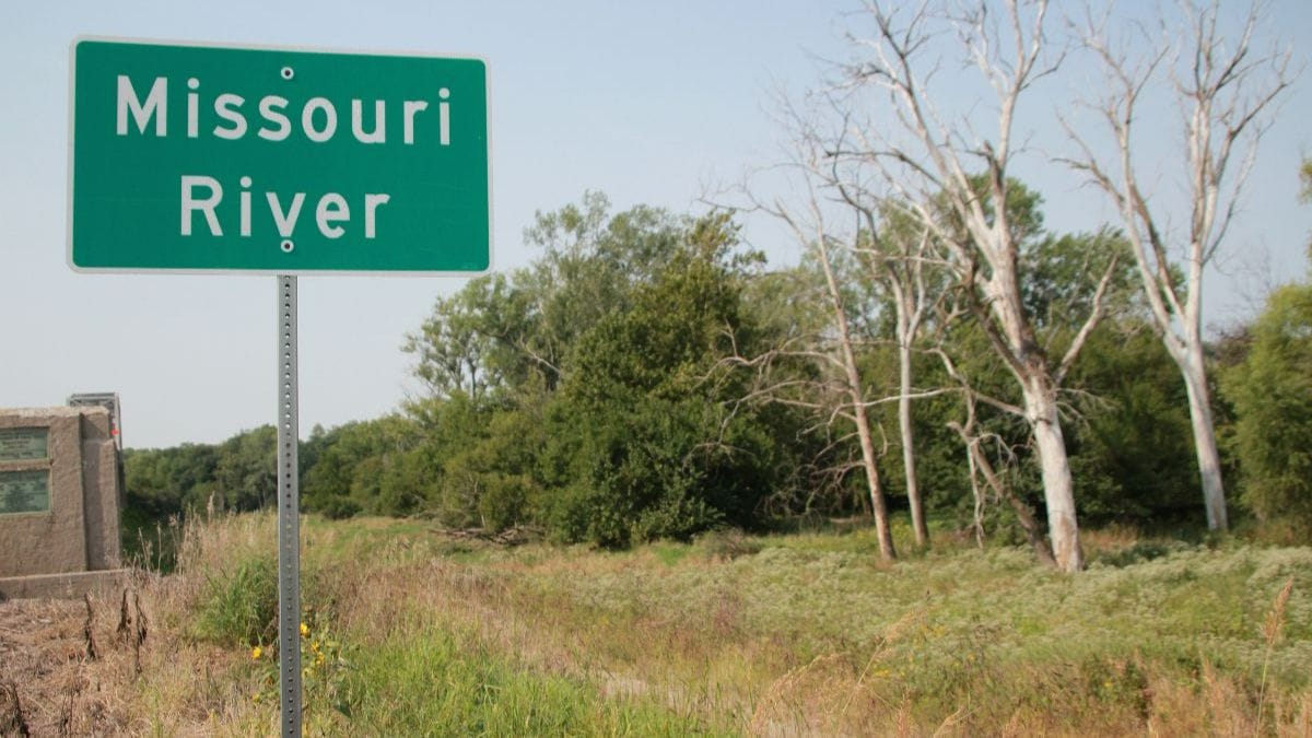 Federal street sign for Missouri River