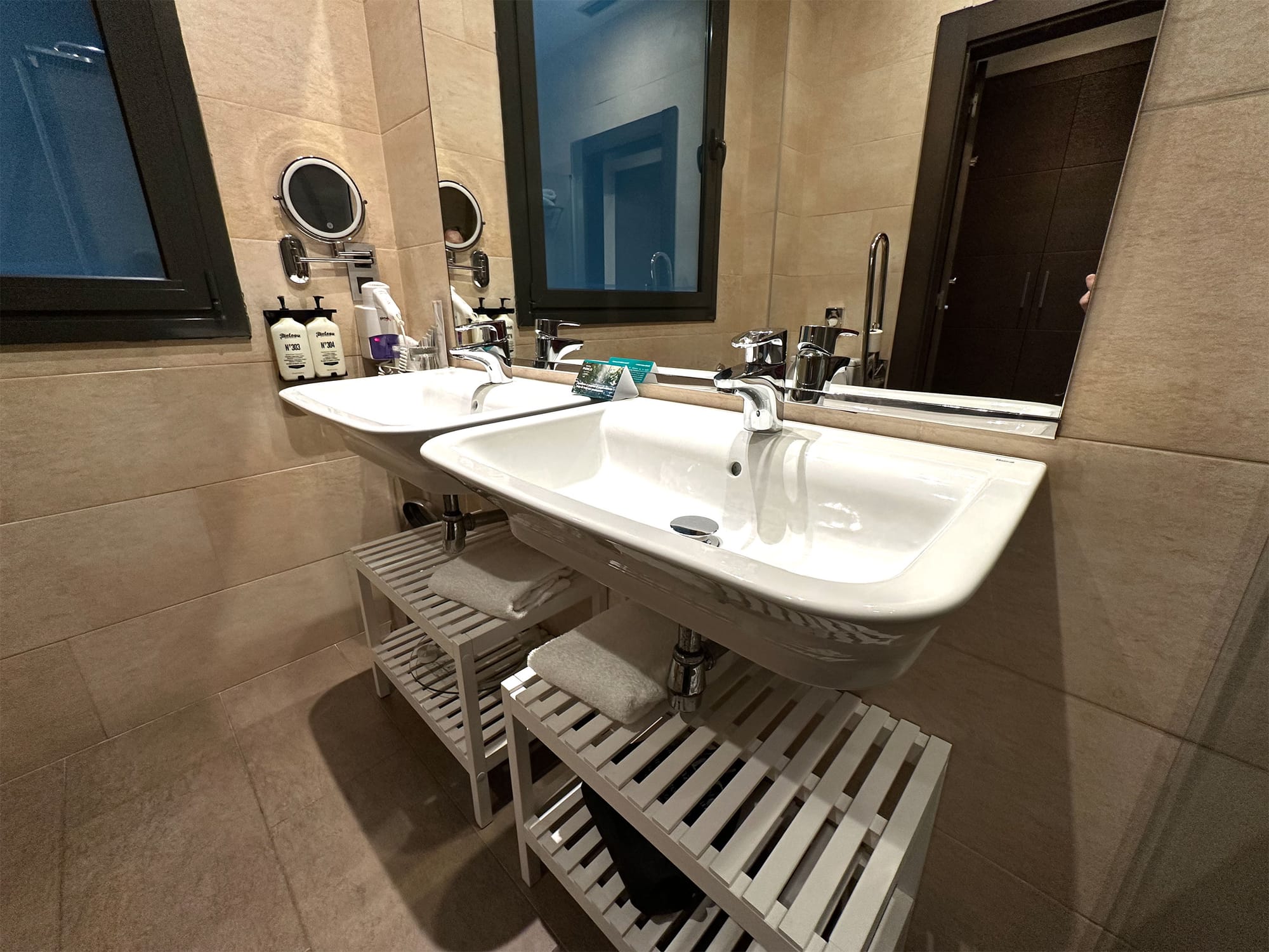 Two roll-under sinks.