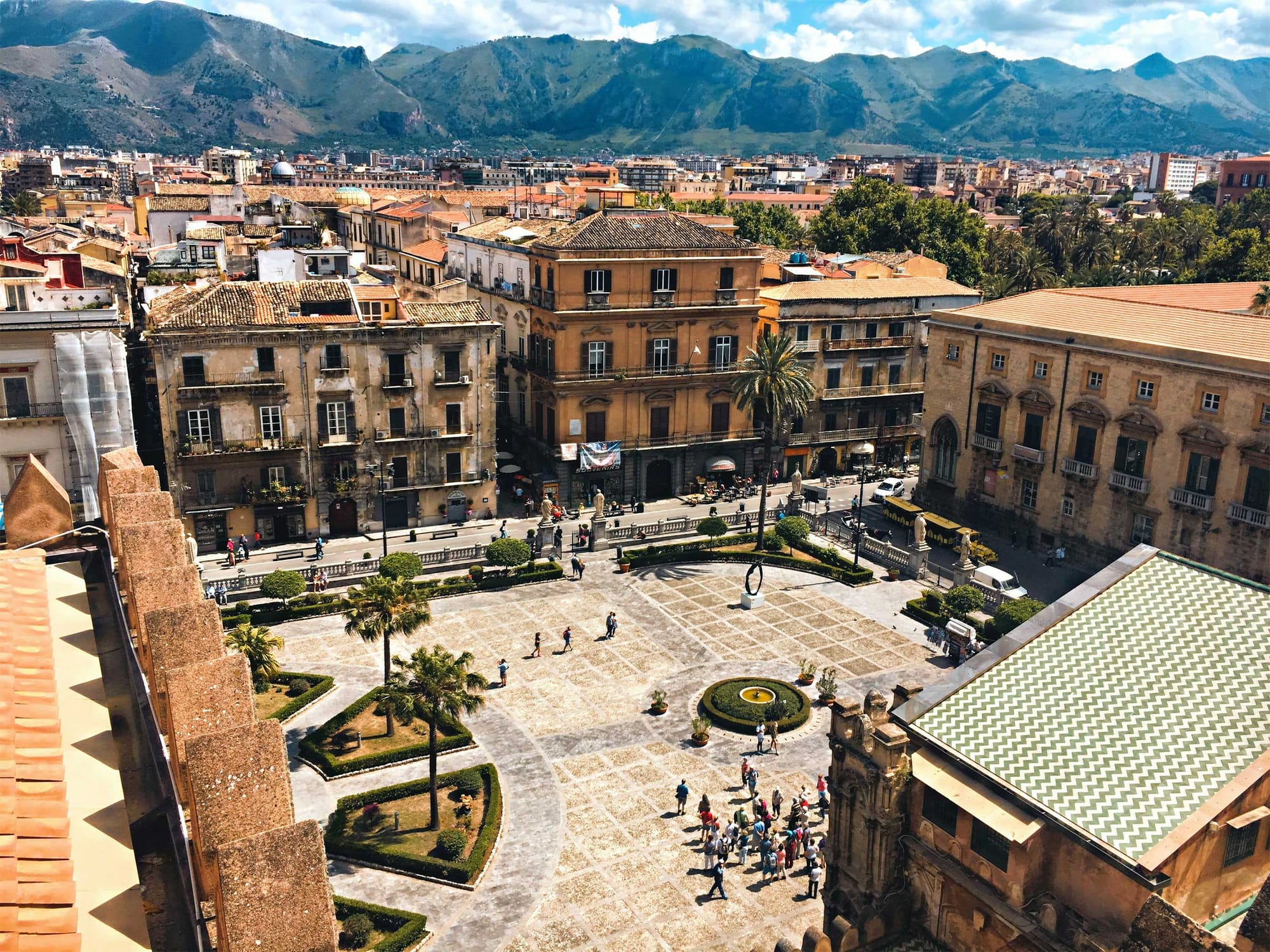 Historic square in the city of Palermo.