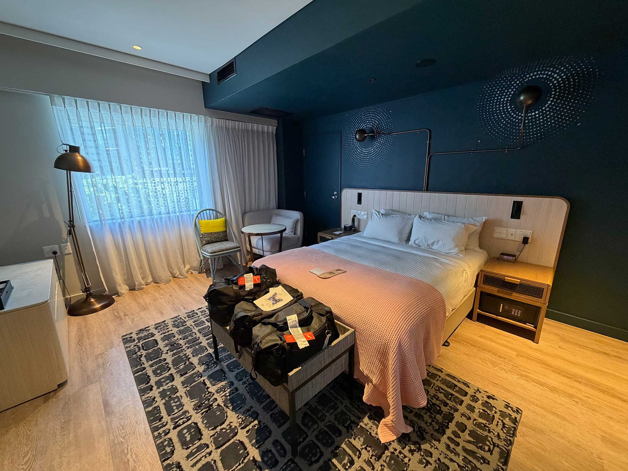 Queen size bed in hotel room.