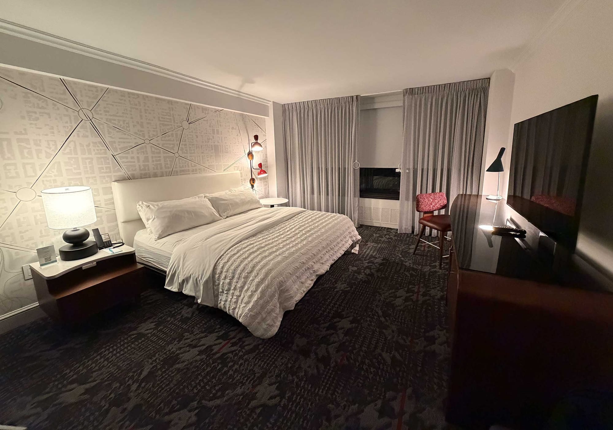 King size bed in spacious hotel room.