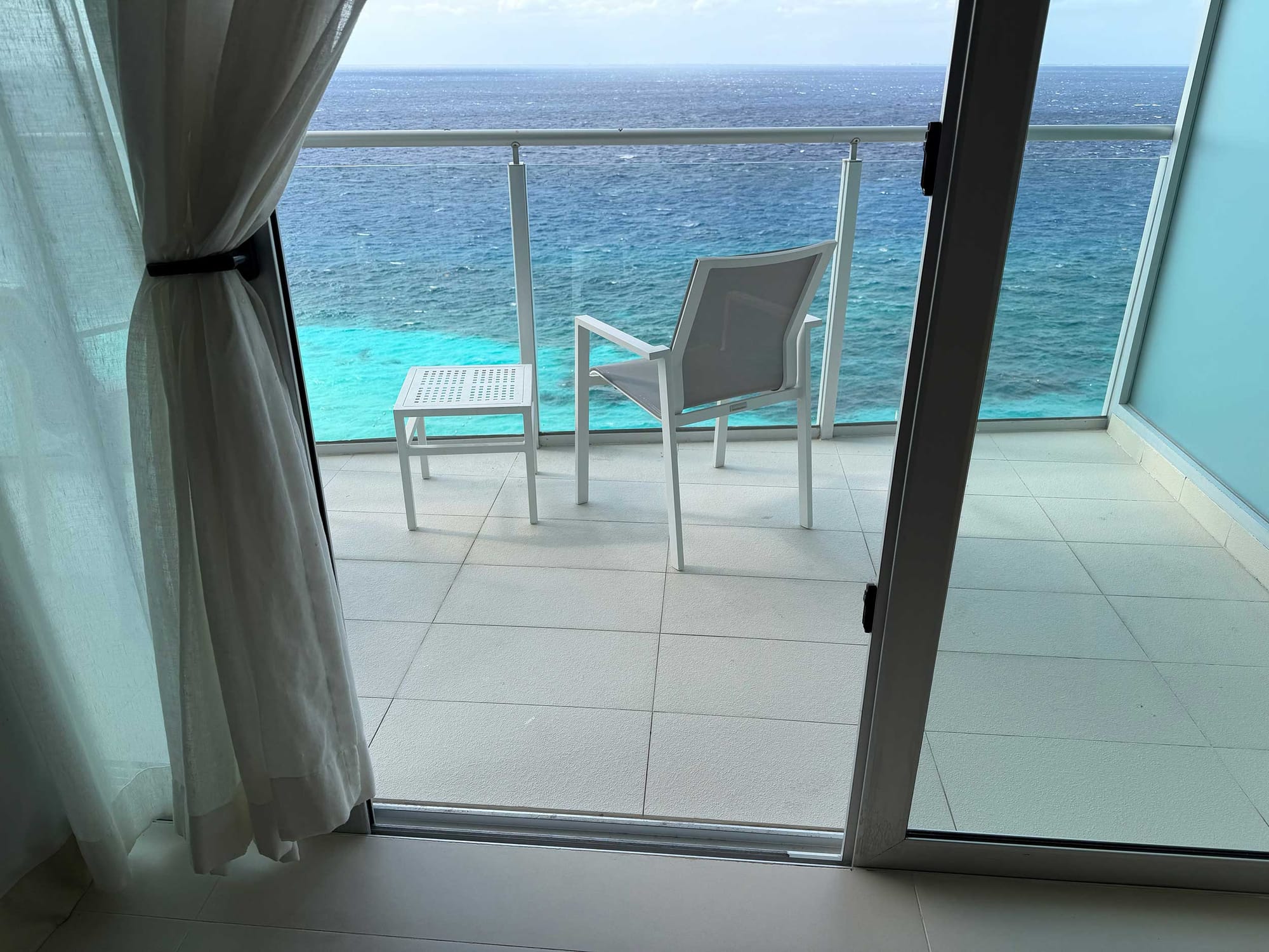 Balcony with level entry overlooking the ocean.