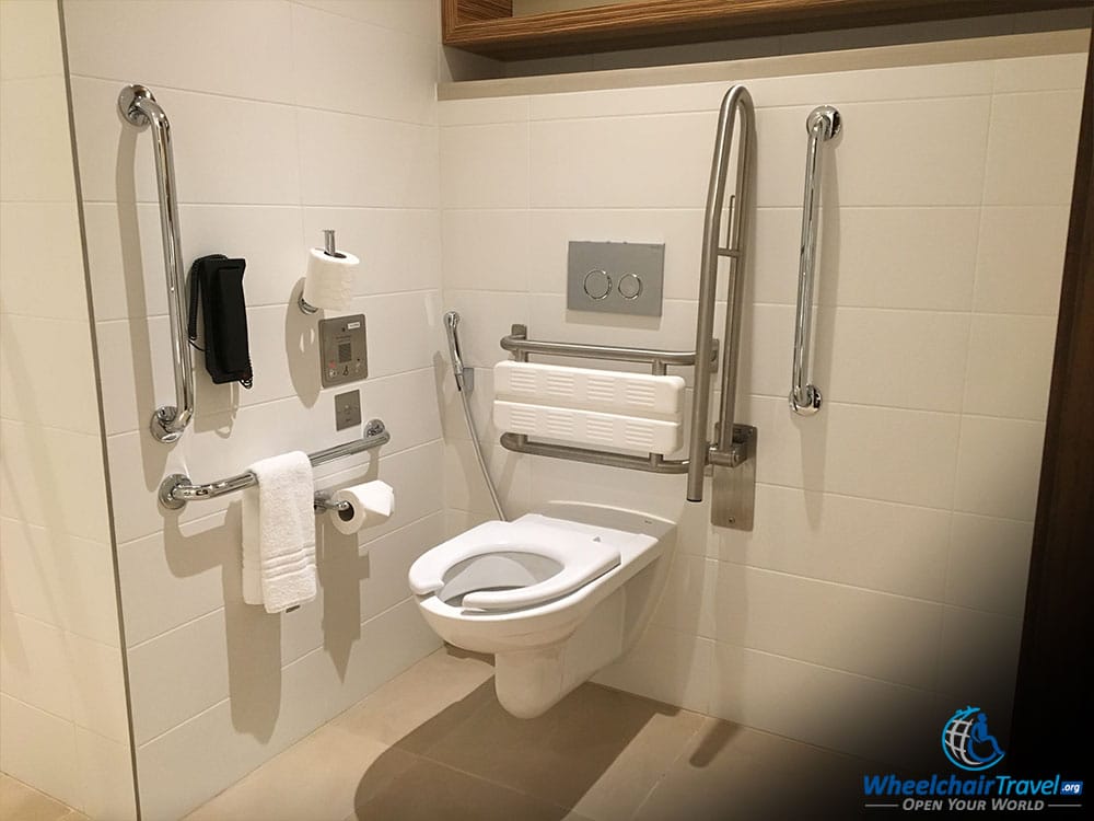 Courtyard Abu Dhabi Wheelchair Accessible Hotel Room - Bathroom Toilet