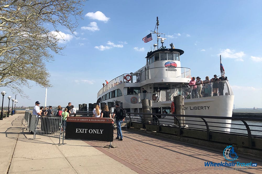 Statue Cruises ferry transports tourists between Manhattan, the Statue of Liberty and Ellis Island.