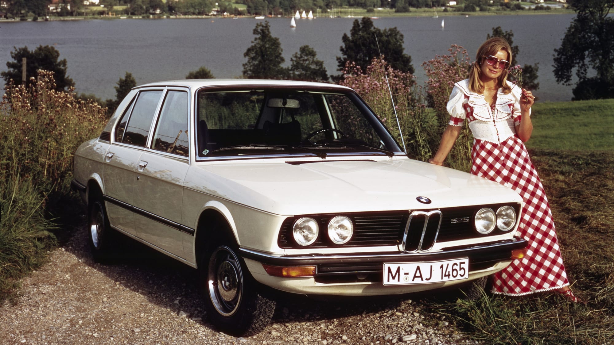 Hauska fakta: E12 oli viimeinen BMW, jossa ei ollut ”M-sport”-malleja, mutta loppuvuosina siihen sai jo Motorsport-osaston virityksiä.