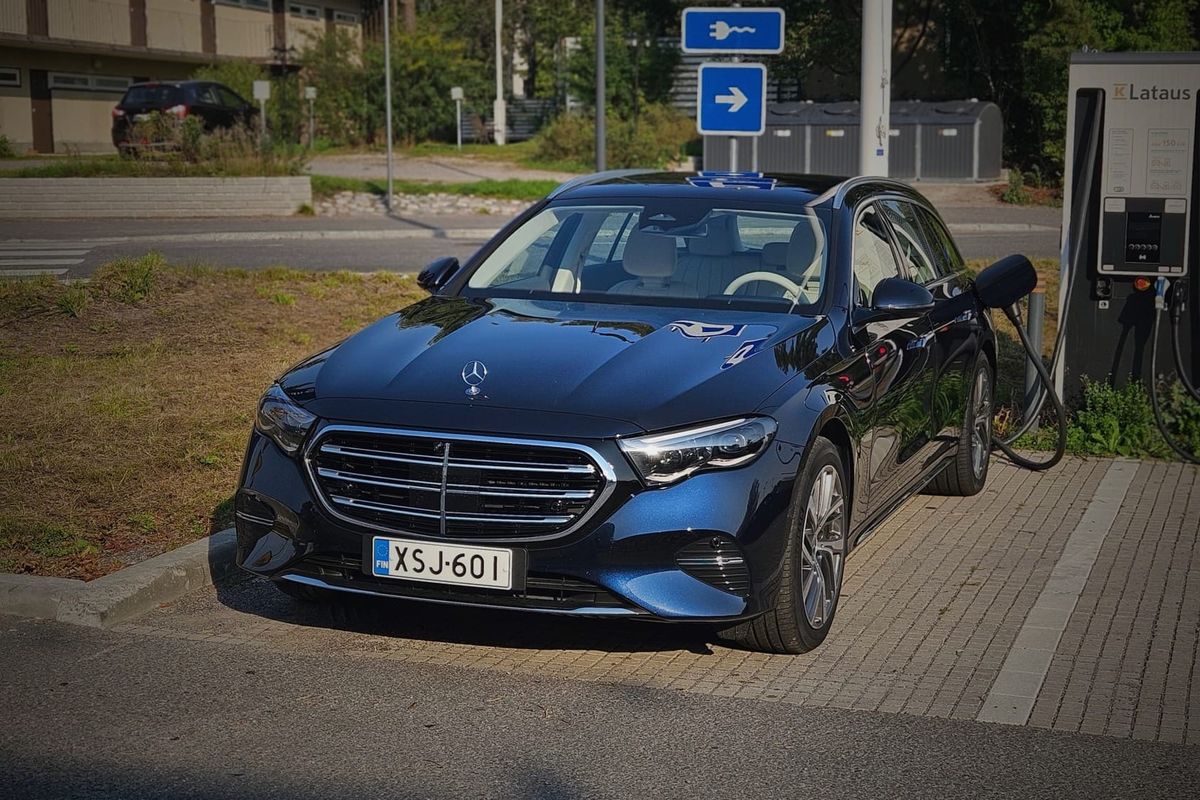 Koeajo: Mercedes E 300 de 4Matic – Onko tässä täydellinen yhdistelmä sähköä, dieseliä ja ylellisyyttä?