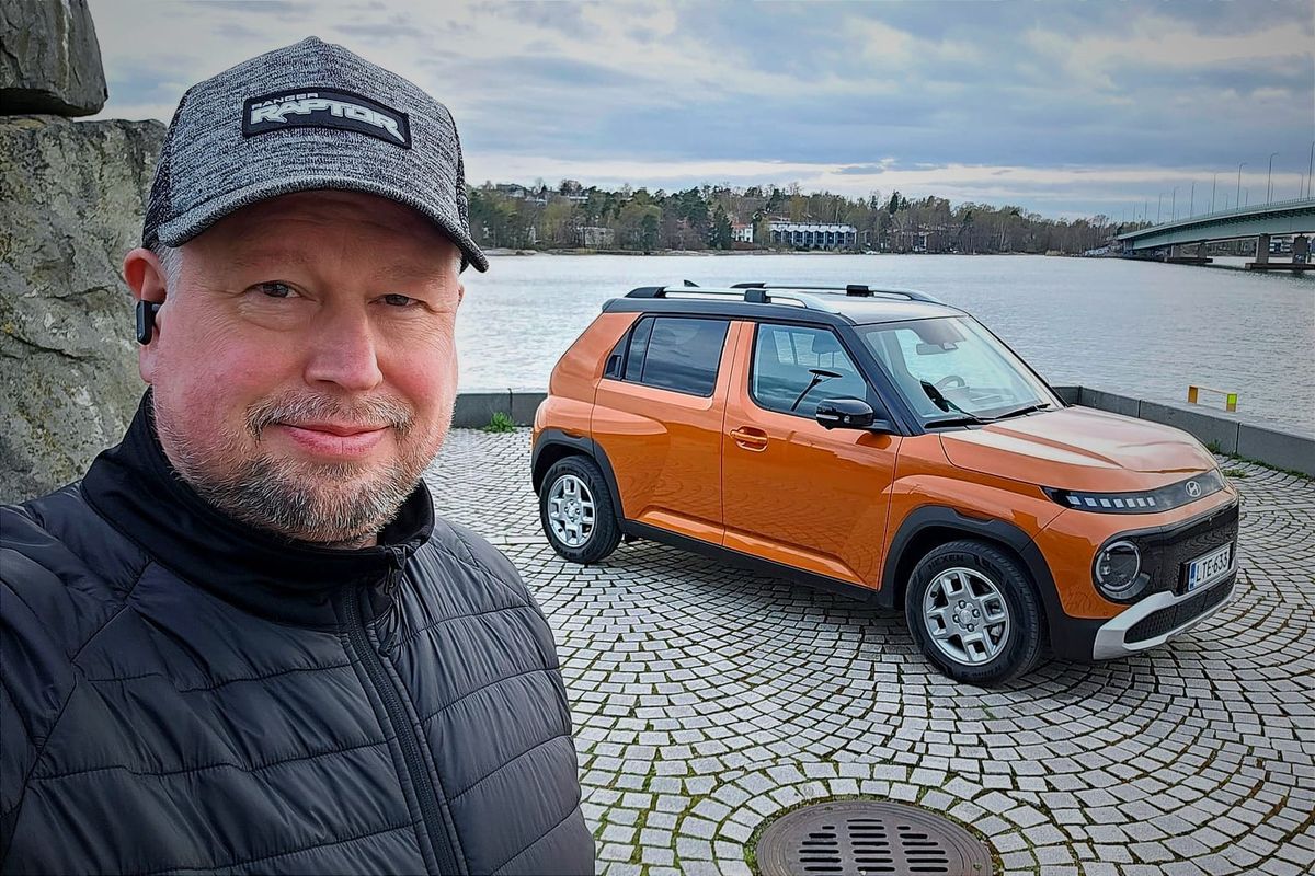 Viihdyttäviä kokemuksia autoista. Miltä maistui kokeneelle koeajajalle ja autotoimittajalle uusi Hyundai Inster? Kuva: Antti Liinpää, KaaraTV