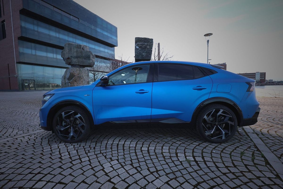 Renault Rafale, joka pohjautuu Renault–Nissan-allianssin CMF-CD-alustaan. Kuva: Antti Liinpää, KaaraTV