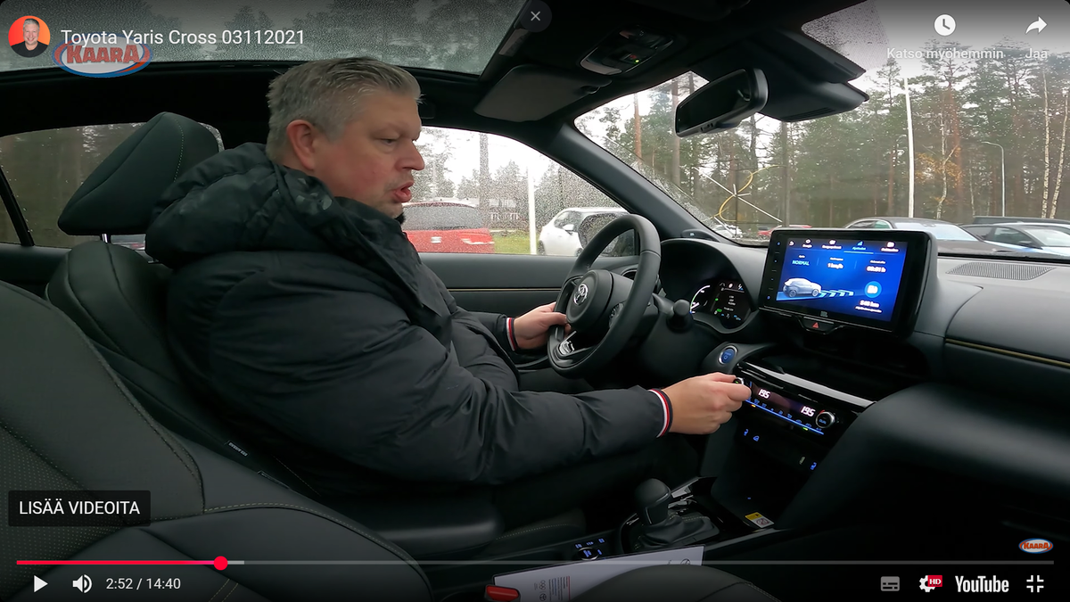 “Toyota Yaris Cross – näppärä kaupunkicrossover, mutta kestääkö sen pieni akku Suomen talven?", KaaraTV:n toimittaja Antti Liinpää miettii.