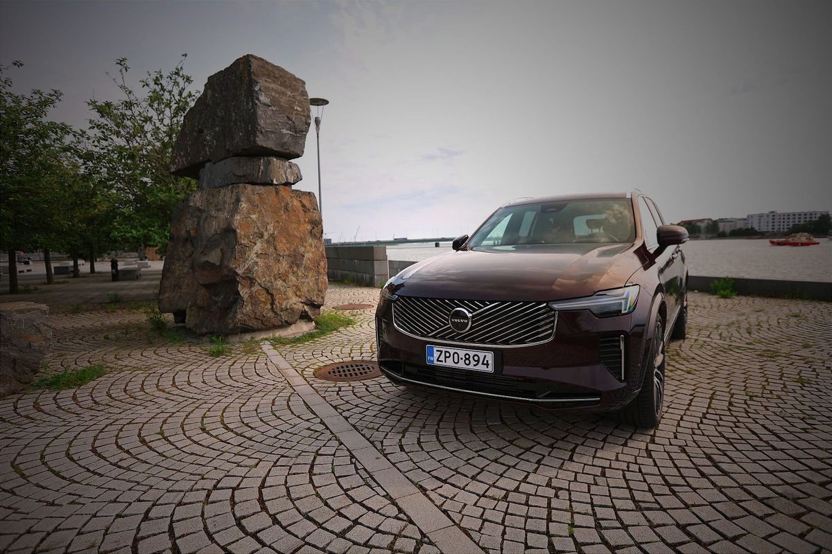 Volvo XC90 T8 AWD Facelift 2025 – Vieläkö kannattaa ostaa ladattava hybridi?