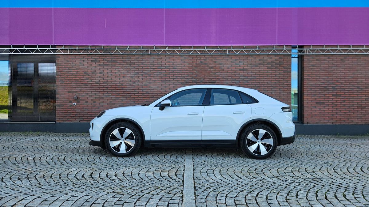 Porsche Macan vai 2 x Skoda Elroq? – Näin takavetoinen Macan vertautuu kahteen täyssähköiseen Elroqiin