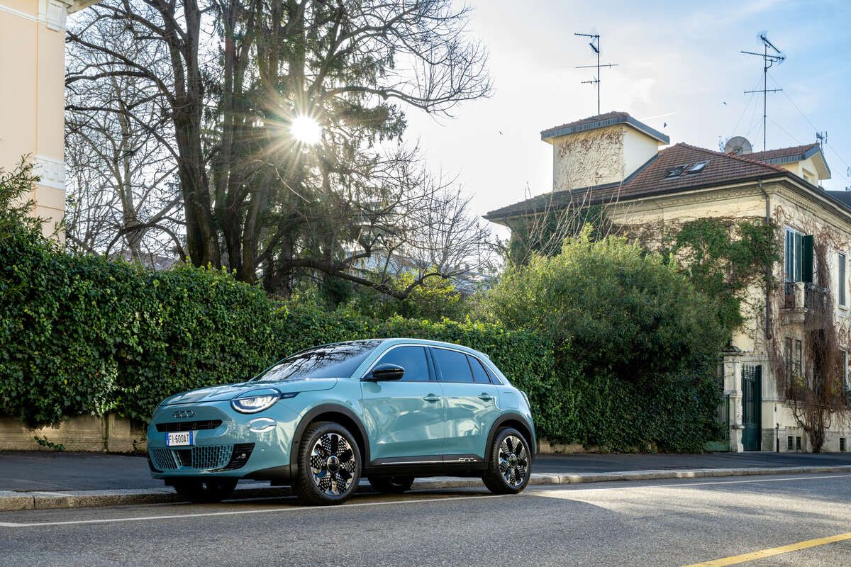 Uudistunut Fiat 600e: Edullisin yli 400 km sähköauto tuo dolce vitan arkeen