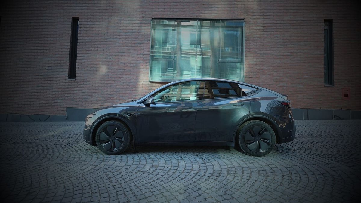 Tesla Model Y käyttäjäkokemus: Miksi 2,5 vuoden jälkeen riitti – ”Erinomainen softa, mutta ei auto”