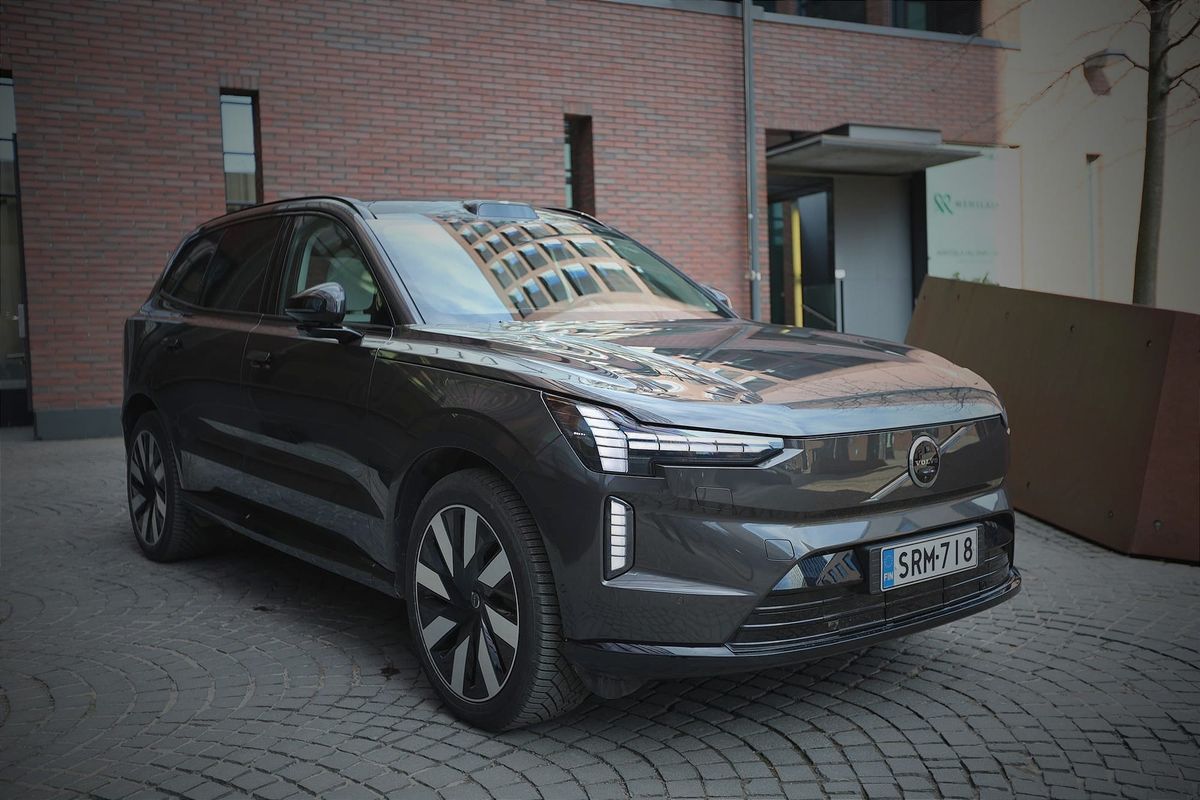 Volvo EX90:n lataushaasteista