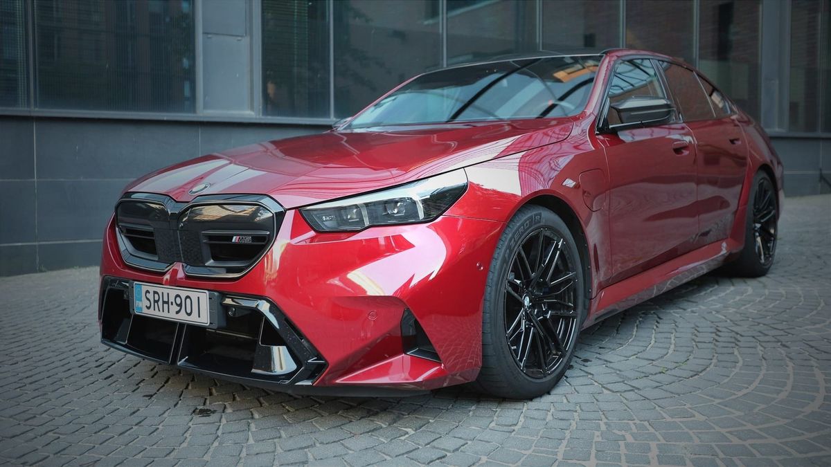 Koeajo: BMW M5 2025 – hybridi-M5 jatkaa legendan tarinaa