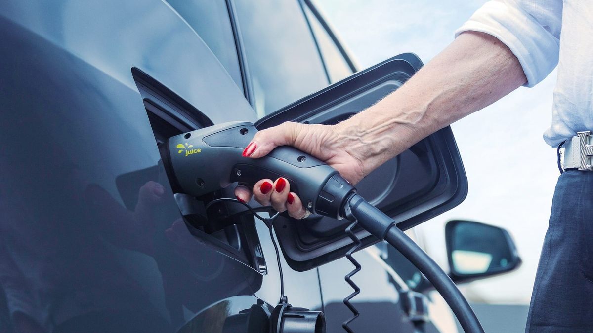 Miksi käytettyä lataushybridiautoa ei kannata ostaa?