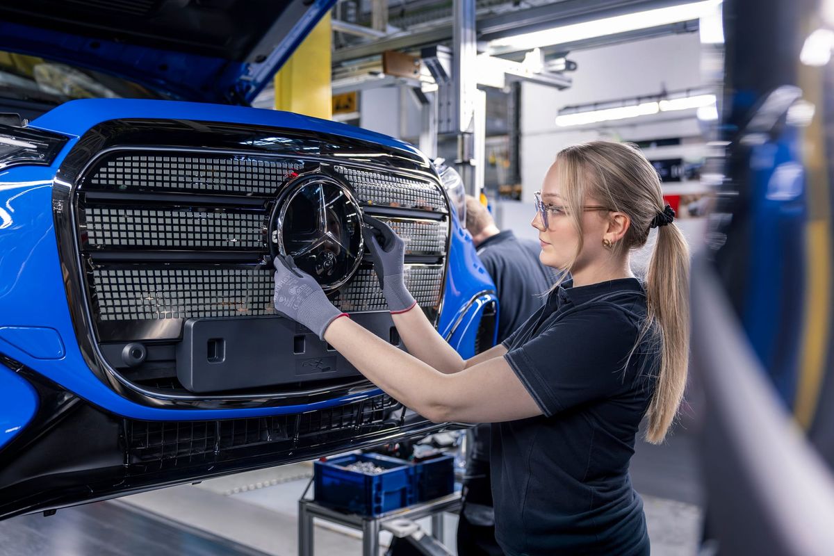 Mercedes-Benzin Next Level Production – 40 uutta mallia ja robottivallankumous