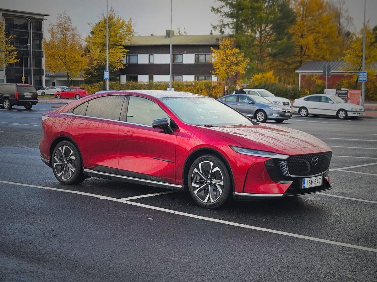 Koeajo: Mazda 6e yllätti laadulla ja ajomukavuudella – Onko tässä työsuhdeautoilijoiden tuleva suosikki?