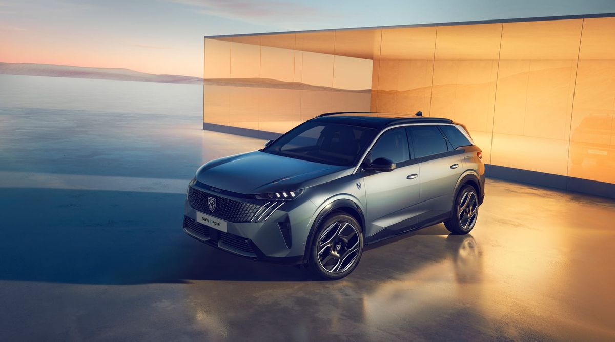 Seitsemänpaikkainen täyssähköauto Peugeot E-5008 Allure Business – iso ja edullinen uutuus yllättää hinnallaan