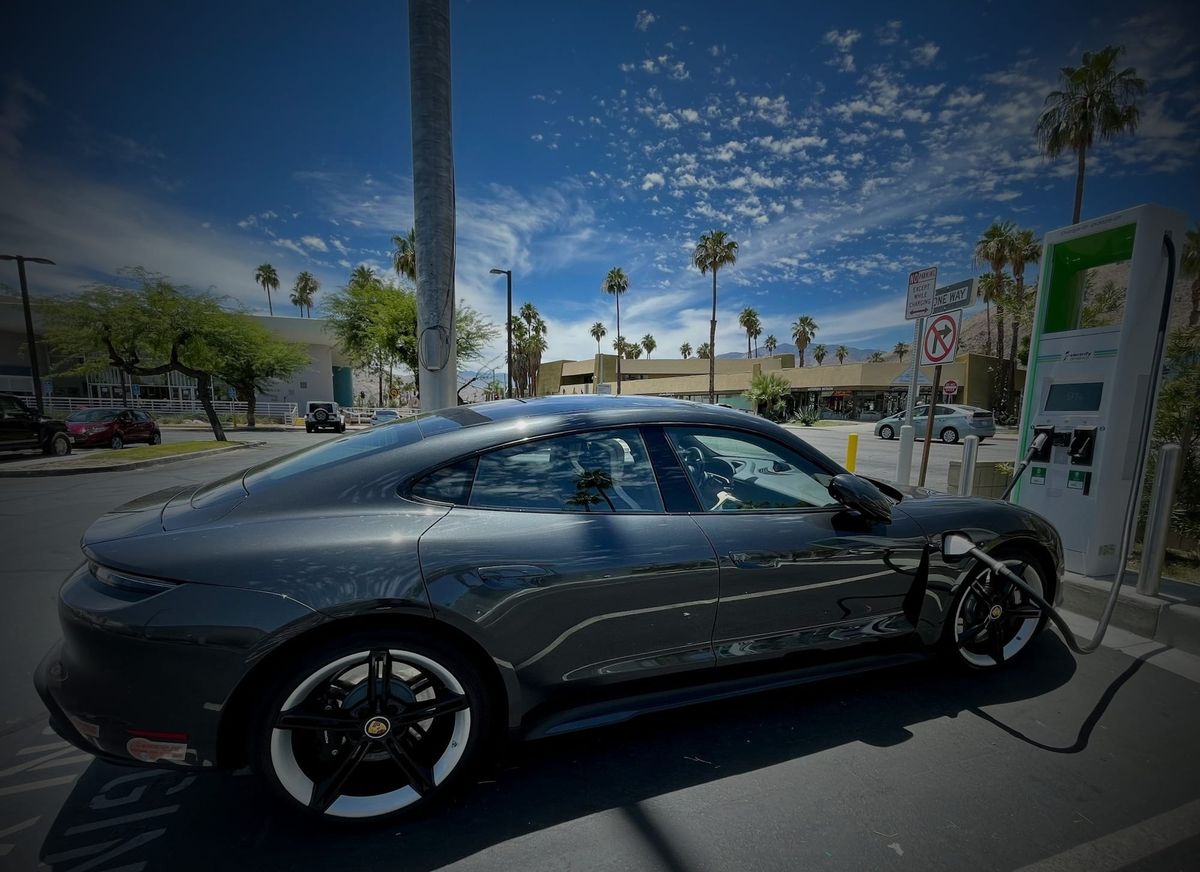 Suomalaiset Pohjolan varovaisimpia sähköautoilijoita – MEKOn barometri paljastaa epäluulon kasvun