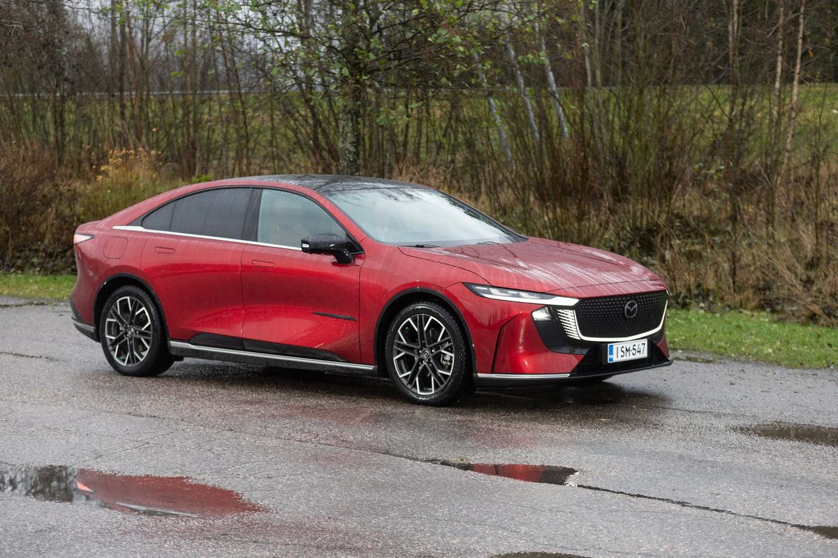 Mazda 6e on Vuoden kaunein auto Suomessa 2026 – ”Muotoilua, joka kestää katsetta”