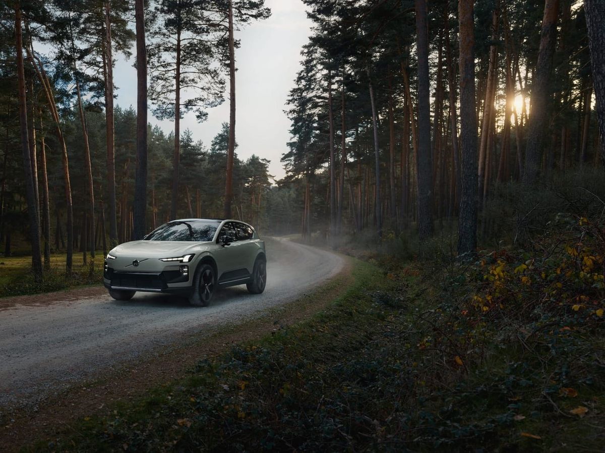 Kuraa, sähköä ja skandinaavista metsätunnelmaa: Tässä on Volvo EX60 Cross Country!