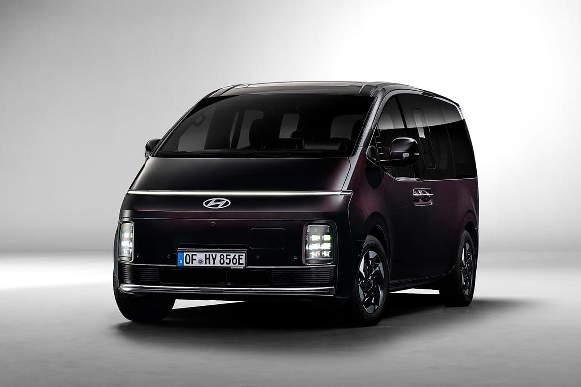 Hyundain uusi STARIA Electric: Kun avaruusalus ja pikkubussi saivat sähköisen lehtolapsen