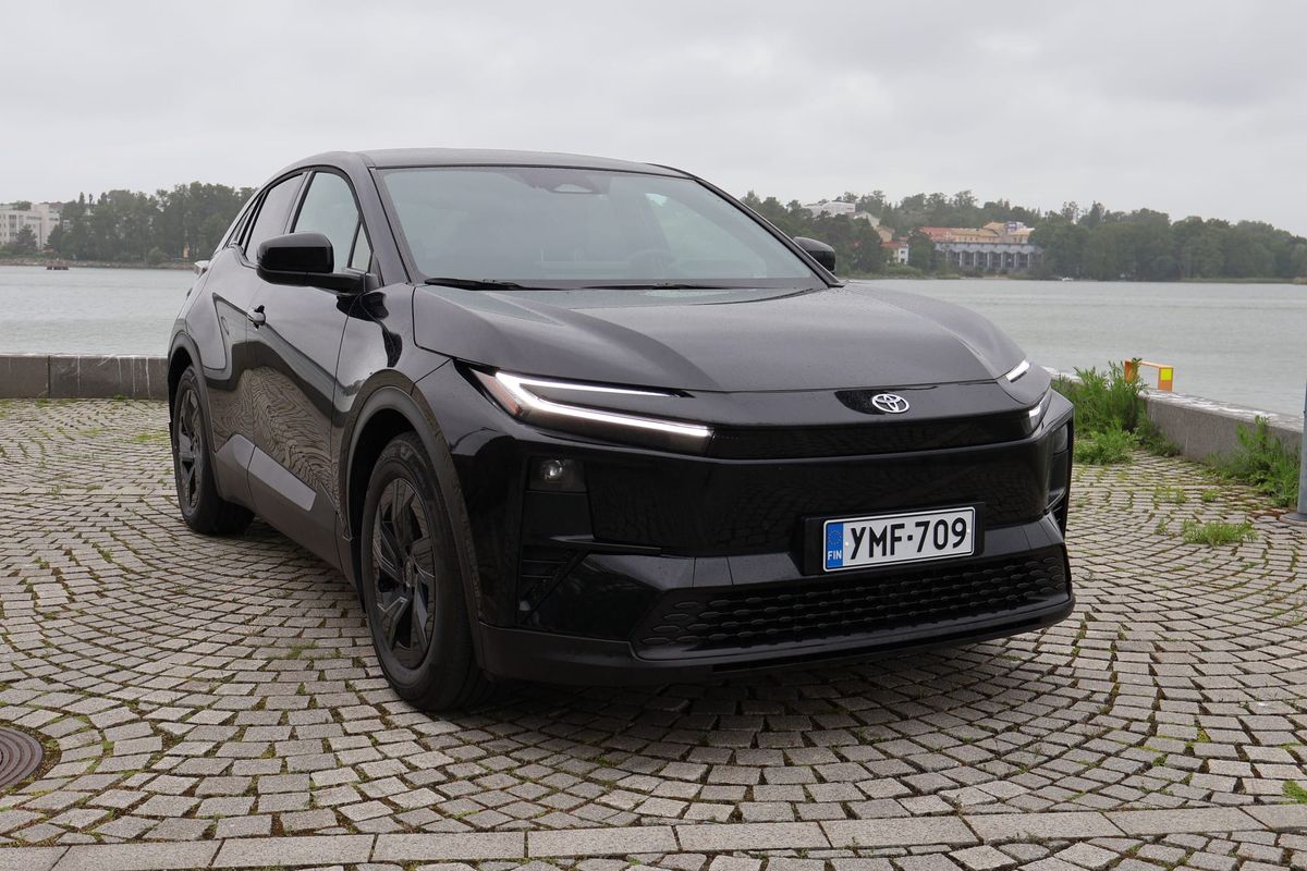 Toyota C-HR+:sta autonvalmistajien kohderyhmämäärittelyihin – miksi C-HR ei ole (eikä halua olla) perhefarmari
