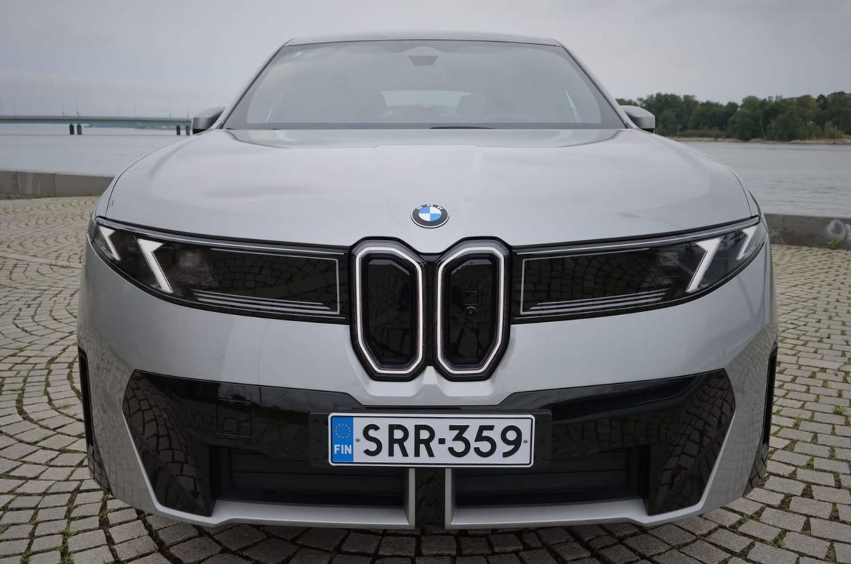 Ostajan tuomio: Uusi BMW iX3 50 xDrive — Neue Klassen ensimmäinen isku