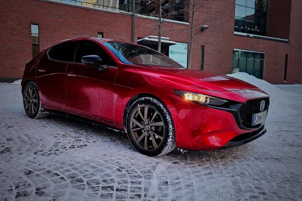Koeajo: Mazda3 Nagisa 2025 – Retrohenkinen katu-urheilija kehittyneellä moottorilla