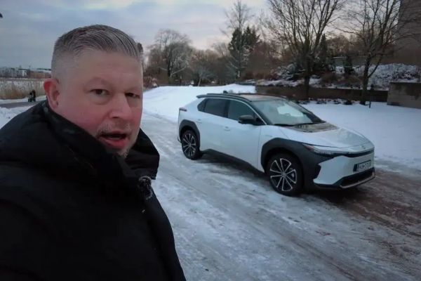 Koeajo: Toyota bZ4X AWD 2023 – ensimmäinen sähkö-Toyota testissä: miltä tuntuu, mikä toimii ja mikä ei?