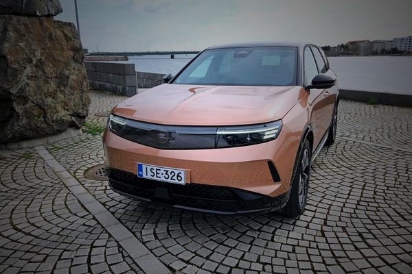 Opel Grandland 2025 – Uudistunut täyssähköinen katumaasturi haastaa tutut nimet