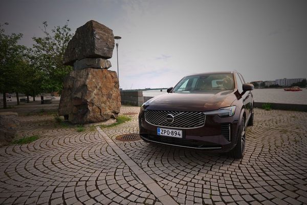 Volvo XC90 T8 AWD Facelift 2025 – Vieläkö kannattaa ostaa ladattava hybridi?