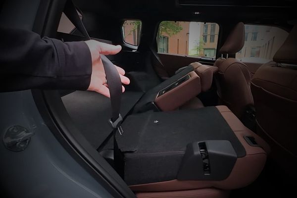 Näin saat jumittavan turvavyön taas kelautumaan – yksinkertainen liotuskikka toimii yllättävän hyvin