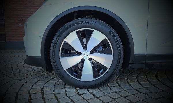 Kuinka isot vanteet ja renkaat autoon voi asentaa ilman muutoskatsastusta?