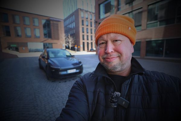 Kuinka nopeasti sähköauton arvo laskee verrattuna polttomoottoriautoon?