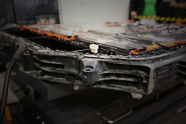 Sähköauton akun korjaus ja moduulivaihto – mitä kaikkea taustalla tapahtuu?