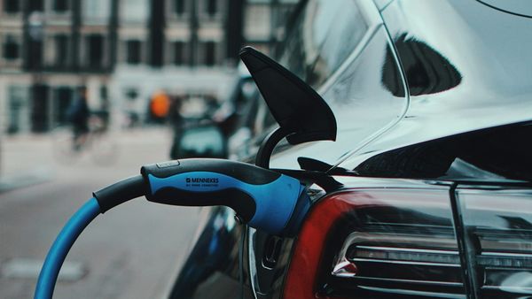 Miksi käytettyä sähköautoa ei kannata ostaa?