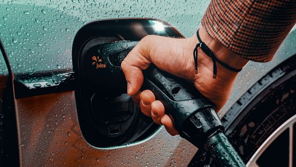 Ladattavan hybridin piilevä ongelma – miksi polttomoottori voi kulua yllättävän nopeasti?