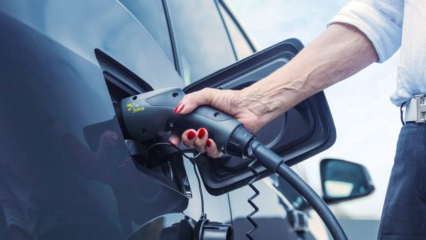 Miksi käytettyä lataushybridiautoa ei kannata ostaa?