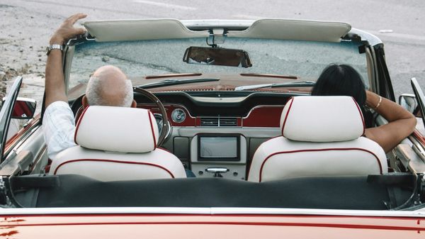 Mikä auto sopii parhaiten eläkkeelle jääneelle? Helppous, mukavuus ja kulut ratkaisevat