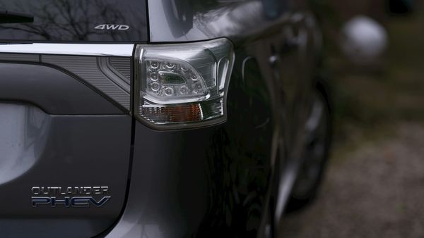 Toimiiko ladattava hybridi aina täyshybridinä akun tyhjennyttyä?