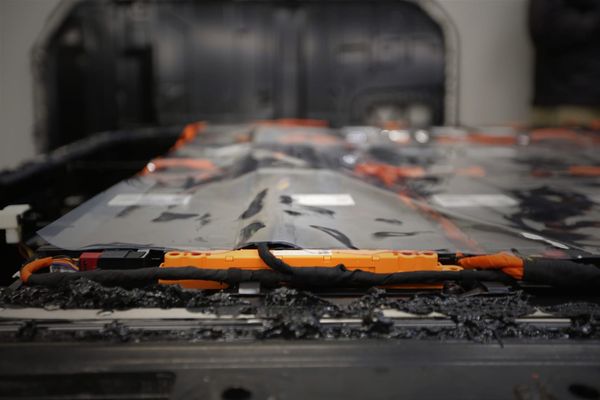 Sähköauton akuston korvaukset kaskovakuutuksesta – milloin akkuvaurio korvataan ja milloin ei?