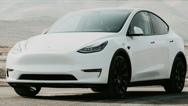 Voiko sähköautolla vetää peräkärryä tai asuntovaunua?