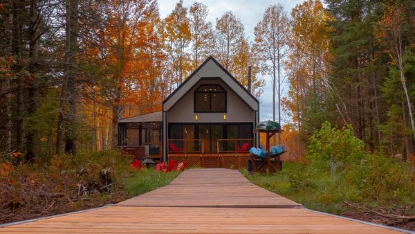 Sähköauto mökkikäytössä – miten se oikeasti toimii syrjäseudulla?