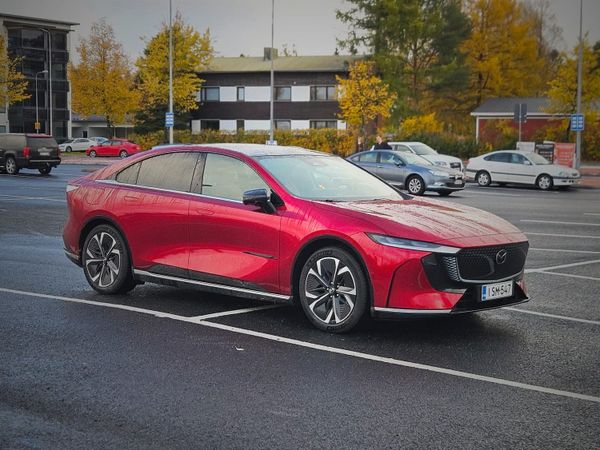 Koeajo: Mazda 6e yllätti laadulla ja ajomukavuudella – Onko tässä työsuhdeautoilijoiden tuleva suosikki?